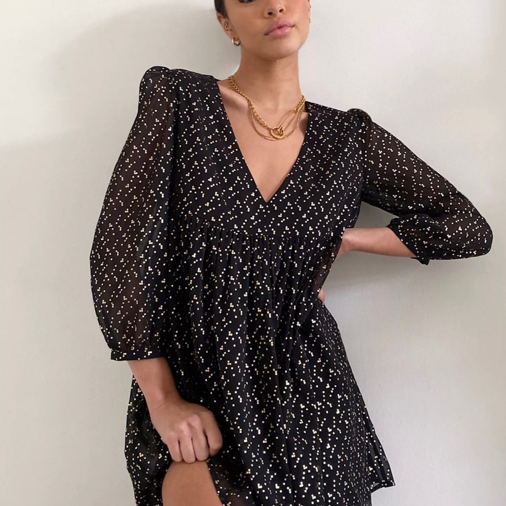 Jinx dress Aritzia - Black with gold little squares
